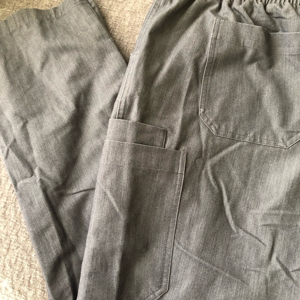 FIGS Graphite Scrub set - Picture 12 of 12